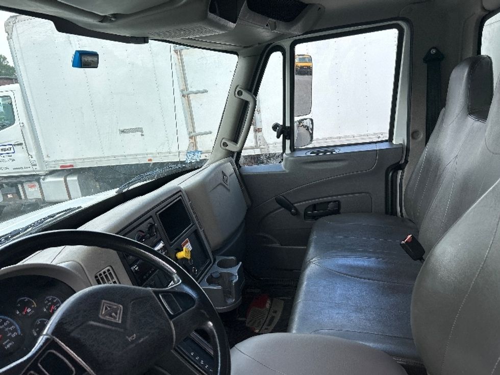 Medium Duty Box Truck-Light and Medium Duty Trucks-International-2019-4300-Braintree-MA-256,148\n\t\tmiles-$ 30,500 - Image 19