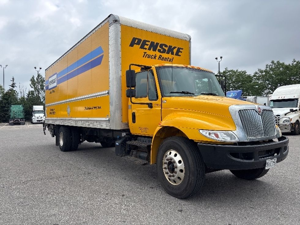 Medium Duty Box Truck-Light and Medium Duty Trucks-International-2019-4300-Brampton-ON-300,895\n\t\tkm-$ 41,000 - Image 1