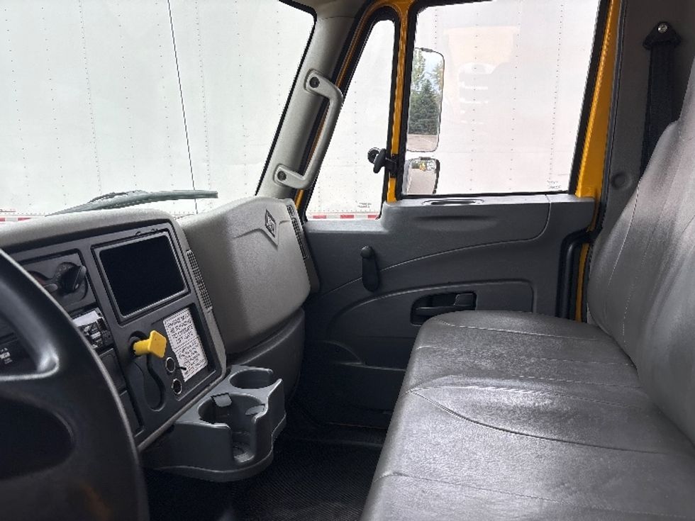 Medium Duty Box Truck-Light and Medium Duty Trucks-International-2019-4300-Brampton-ON-300,895\n\t\tkm-$ 41,000 - Image 19