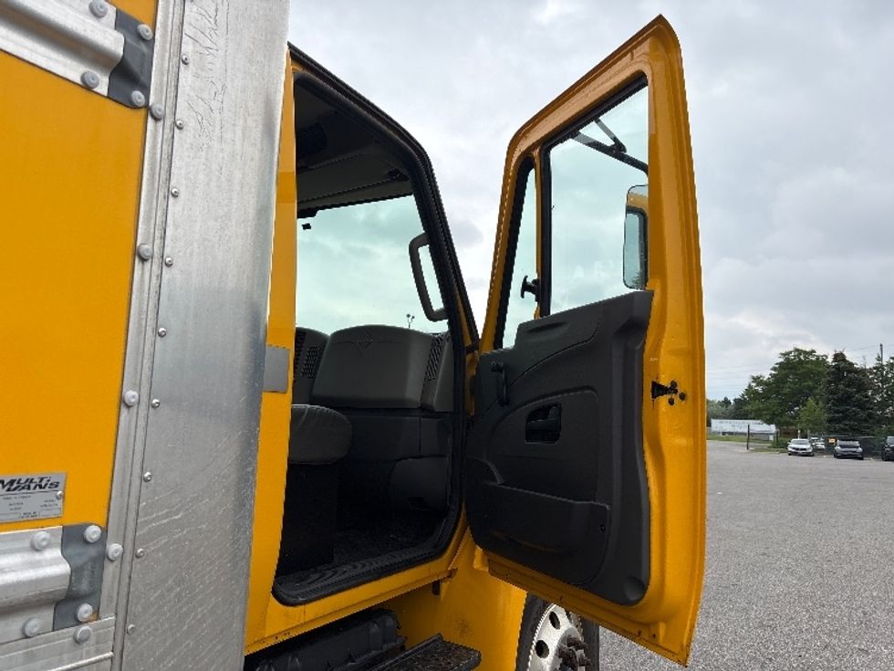 Medium Duty Box Truck-Light and Medium Duty Trucks-International-2019-4300-Brampton-ON-300,895\n\t\tkm-$ 41,000 - Image 20