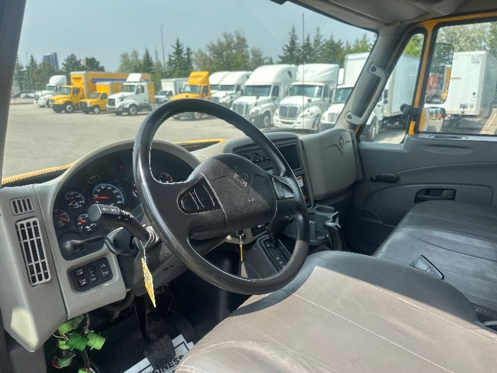 Medium Duty Box Truck-Light and Medium Duty Trucks-International-2019-4300-Brampton-ON-304,076\n\t\tkm-$ 51,500 - Image 17