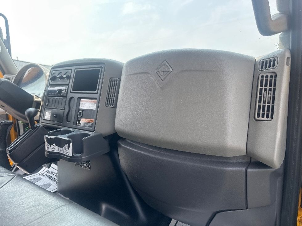 Medium Duty Box Truck-Light and Medium Duty Trucks-International-2019-4300-Brampton-ON-304,076\n\t\tkm-$ 51,500 - Image 21