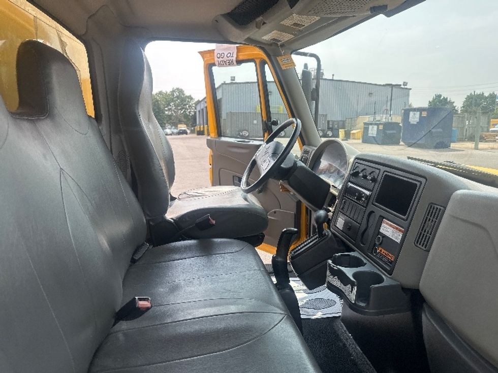 Medium Duty Box Truck-Light and Medium Duty Trucks-International-2019-4300-Brampton-ON-304,076\n\t\tkm-$ 51,500 - Image 22