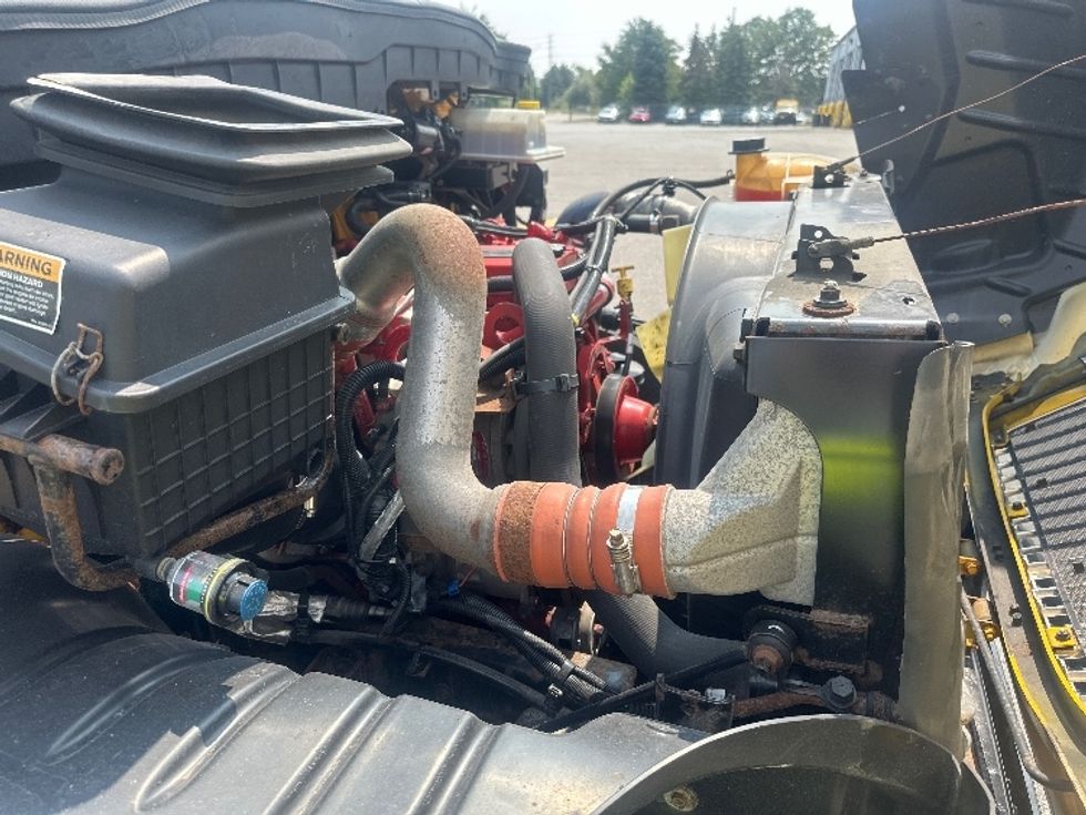 Medium Duty Box Truck-Light and Medium Duty Trucks-International-2019-4300-Brampton-ON-304,076\n\t\tkm-$ 51,500 - Image 23