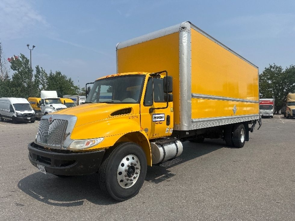 Medium Duty Box Truck-Light and Medium Duty Trucks-International-2019-4300-Brampton-ON-304,076\n\t\tkm-$ 51,500 - Image 3