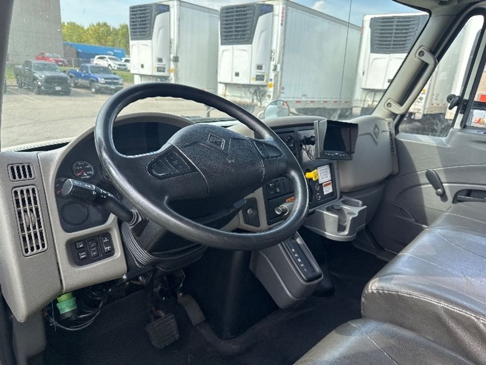 Medium Duty Box Truck-Light and Medium Duty Trucks-International-2019-4300-Brooklyn Park-MN-110,859\n\t\tmiles-$ 50,250 - Image 17