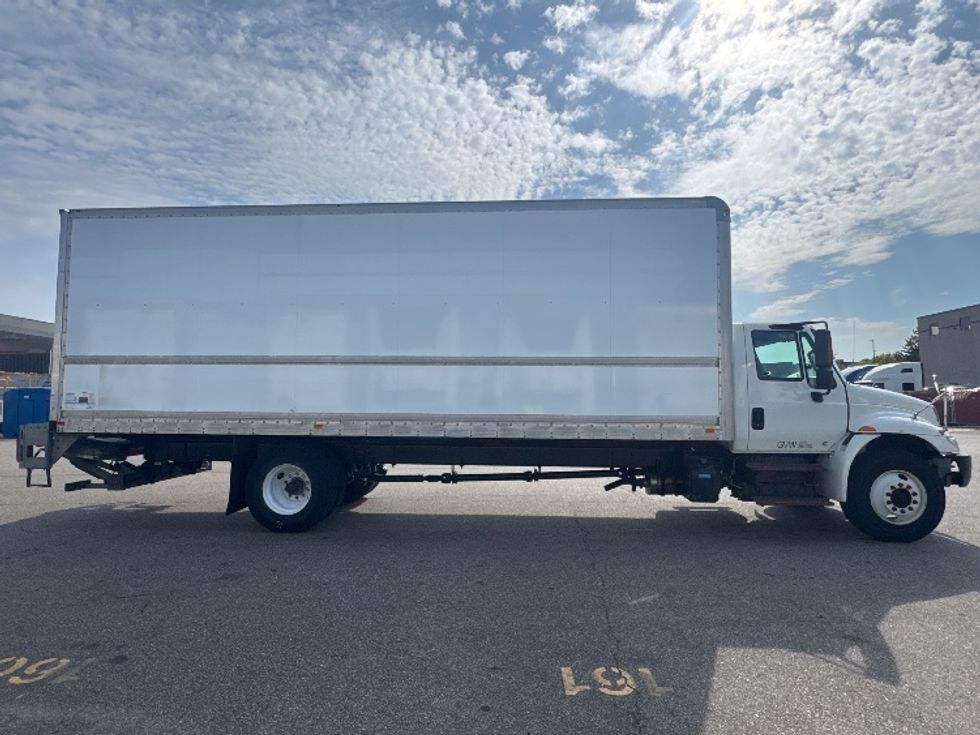 Medium Duty Box Truck-Light and Medium Duty Trucks-International-2019-4300-Brooklyn Park-MN-110,859\n\t\tmiles-$ 50,250 - Image 15