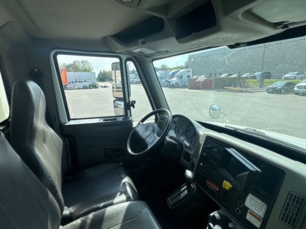 Medium Duty Box Truck-Light and Medium Duty Trucks-International-2019-4300-Brooklyn Park-MN-110,859\n\t\tmiles-$ 50,250 - Image 22