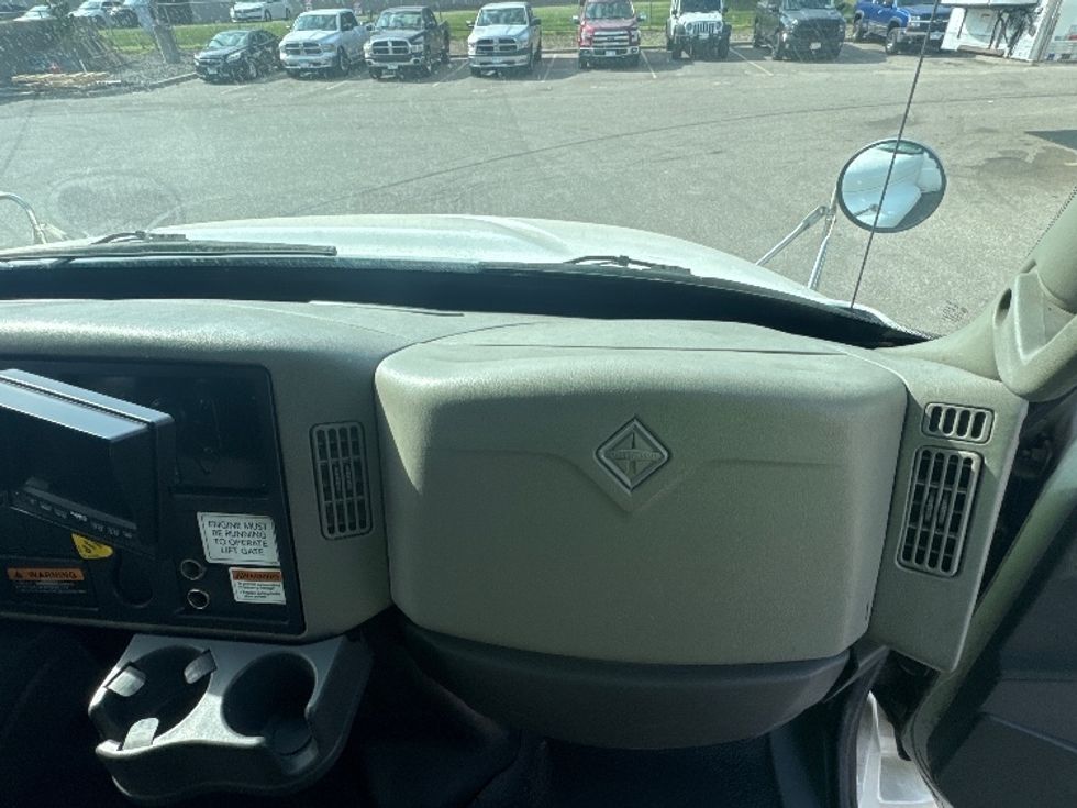 Medium Duty Box Truck-Light and Medium Duty Trucks-International-2019-4300-Brooklyn Park-MN-110,859\n\t\tmiles-$ 50,250 - Image 21