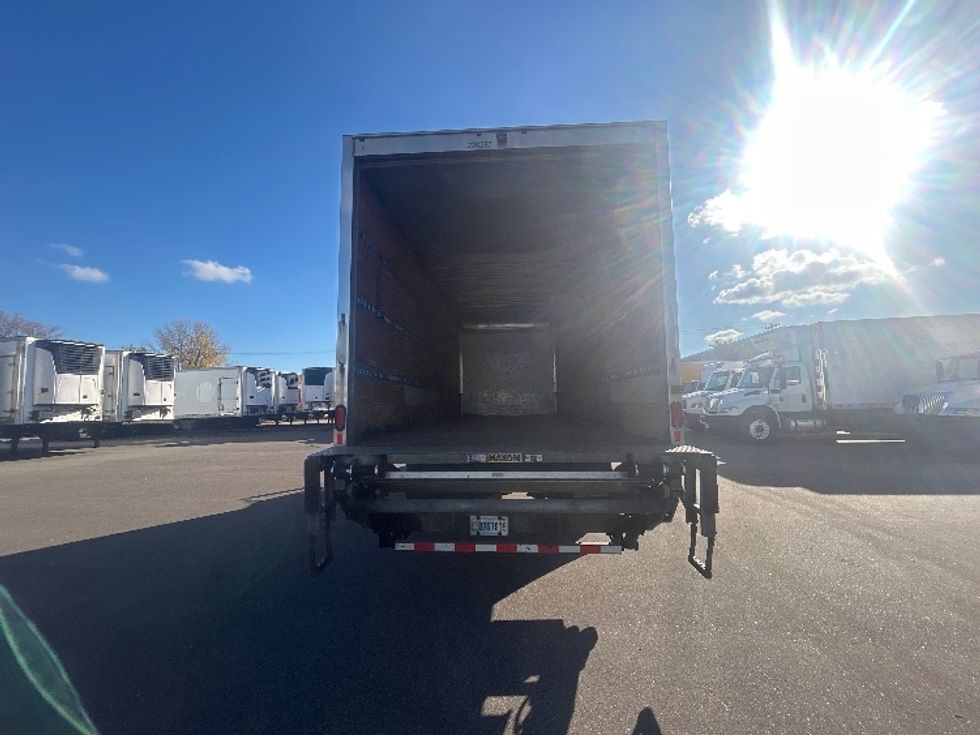 Medium Duty Box Truck-Light and Medium Duty Trucks-International-2019-4300-Brooklyn Park-MN-143,107\n\t\tmiles-$ 40,250 - Image 8