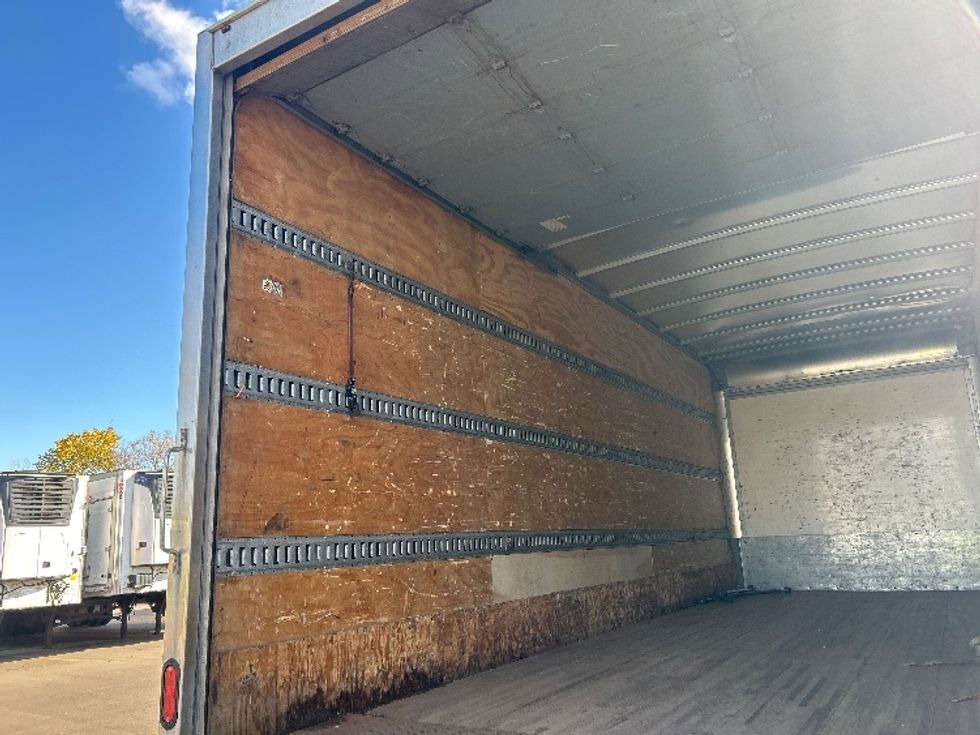 Medium Duty Box Truck-Light and Medium Duty Trucks-International-2019-4300-Brooklyn Park-MN-143,107\n\t\tmiles-$ 40,250 - Image 11