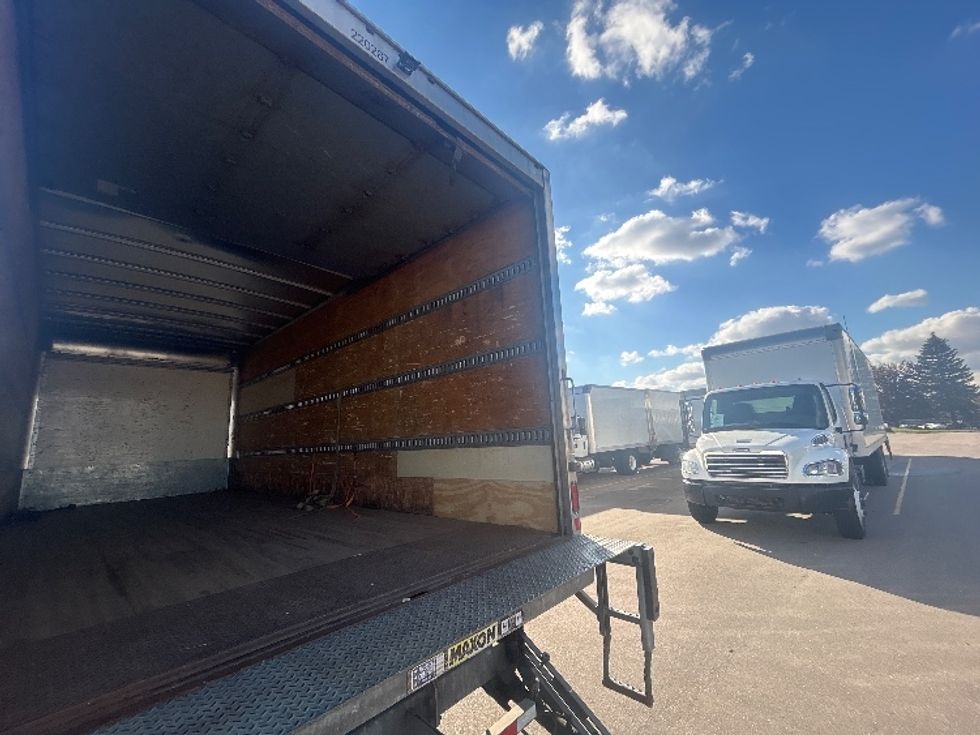 Medium Duty Box Truck-Light and Medium Duty Trucks-International-2019-4300-Brooklyn Park-MN-143,107\n\t\tmiles-$ 40,250 - Image 12