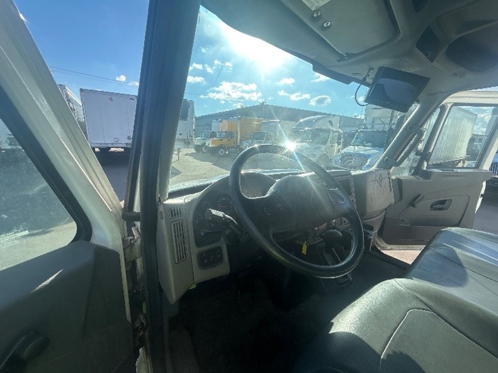 Medium Duty Box Truck-Light and Medium Duty Trucks-International-2019-4300-Brooklyn Park-MN-143,107\n\t\tmiles-$ 40,250 - Image 17