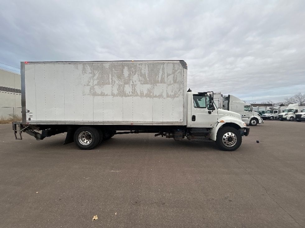 Medium Duty Box Truck-Light and Medium Duty Trucks-International-2019-4300-Brooklyn Park-MN-143,107\n\t\tmiles-$ 40,250 - Image 15