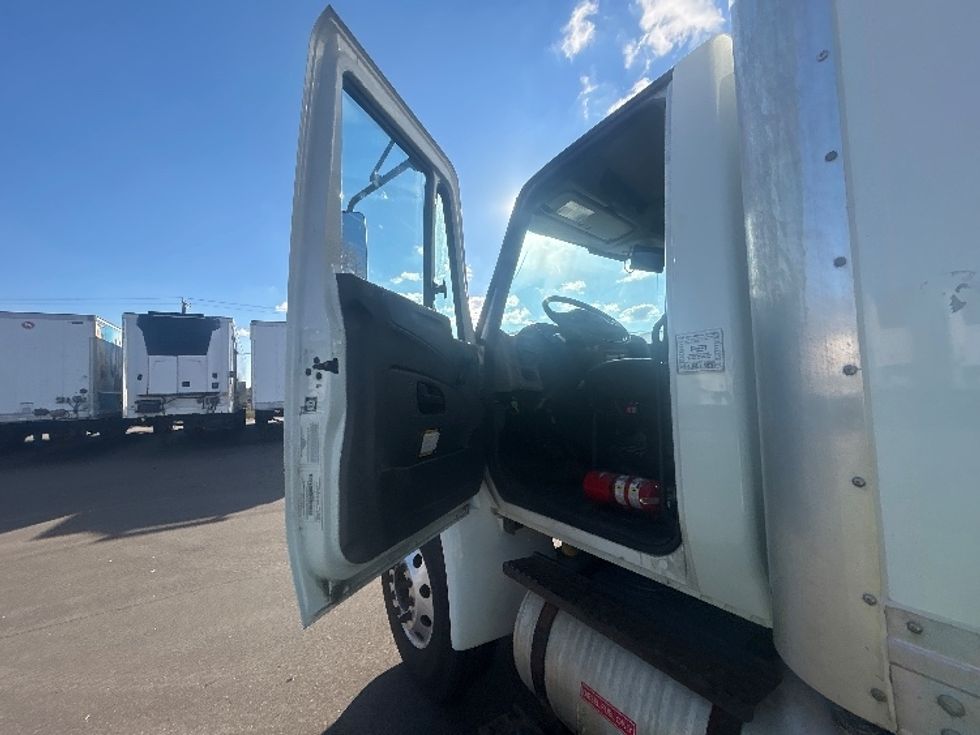 Medium Duty Box Truck-Light and Medium Duty Trucks-International-2019-4300-Brooklyn Park-MN-143,107\n\t\tmiles-$ 40,250 - Image 16