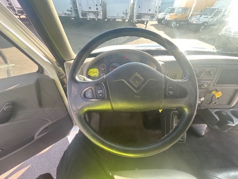 Medium Duty Box Truck-Light and Medium Duty Trucks-International-2019-4300-Brooklyn Park-MN-143,107\n\t\tmiles-$ 40,250 - Image 18