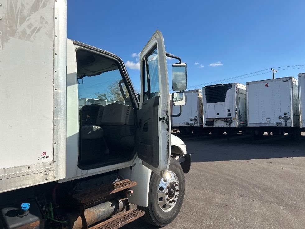 Medium Duty Box Truck-Light and Medium Duty Trucks-International-2019-4300-Brooklyn Park-MN-143,107\n\t\tmiles-$ 40,250 - Image 20