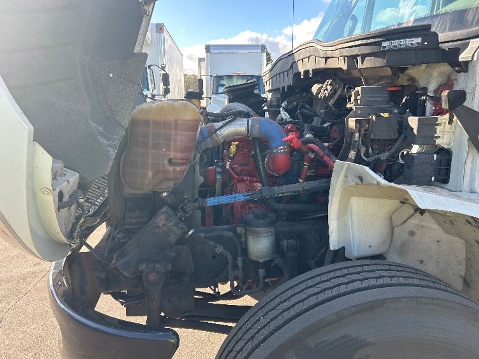 Medium Duty Box Truck-Light and Medium Duty Trucks-International-2019-4300-Brooklyn Park-MN-143,107\n\t\tmiles-$ 40,250 - Image 23