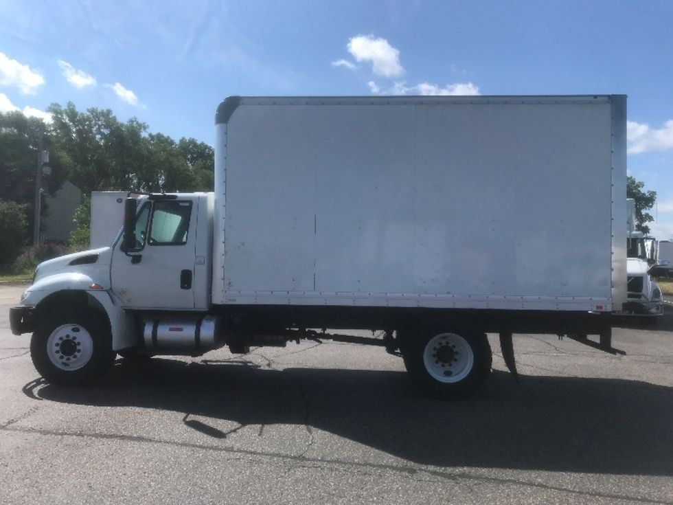 Medium Duty Box Truck-Light and Medium Duty Trucks-International-2019-4300-Brooklyn Park-MN-180,823\n\t\tmiles-$ 29,500 - Image 4