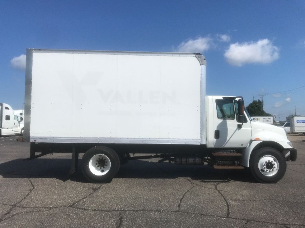 Medium Duty Box Truck-Light and Medium Duty Trucks-International-2019-4300-Brooklyn Park-MN-180,823\n\t\tmiles-$ 29,500 - Image 14
