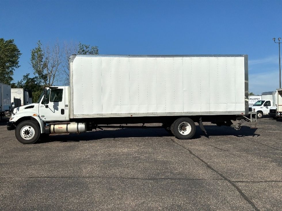 Medium Duty Box Truck-Light and Medium Duty Trucks-International-2019-4300-Brooklyn Park-MN-223,389\n\t\tmiles-$ 46,500 - Image 4