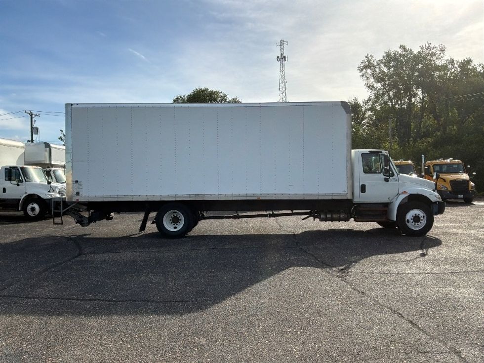 Medium Duty Box Truck-Light and Medium Duty Trucks-International-2019-4300-Brooklyn Park-MN-223,389\n\t\tmiles-$ 46,500 - Image 15