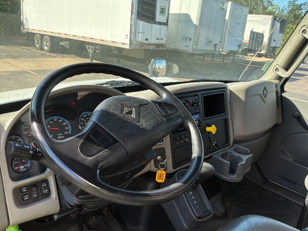 Medium Duty Box Truck-Light and Medium Duty Trucks-International-2019-4300-Brooklyn Park-MN-223,389\n\t\tmiles-$ 46,500 - Image 17