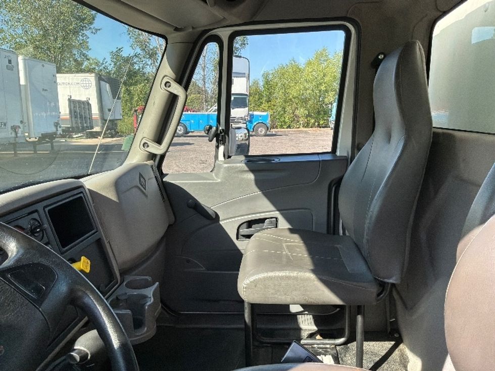 Medium Duty Box Truck-Light and Medium Duty Trucks-International-2019-4300-Brooklyn Park-MN-223,389\n\t\tmiles-$ 46,500 - Image 19