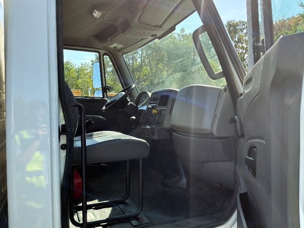 Medium Duty Box Truck-Light and Medium Duty Trucks-International-2019-4300-Brooklyn Park-MN-223,389\n\t\tmiles-$ 46,500 - Image 20