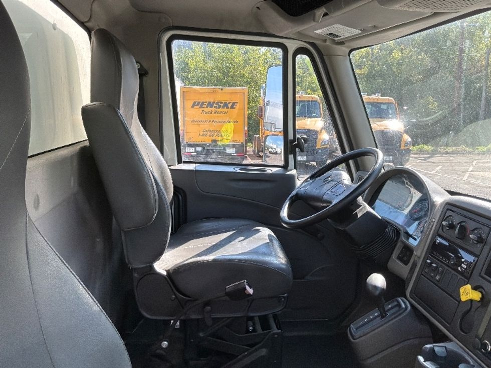 Medium Duty Box Truck-Light and Medium Duty Trucks-International-2019-4300-Brooklyn Park-MN-223,389\n\t\tmiles-$ 46,500 - Image 22