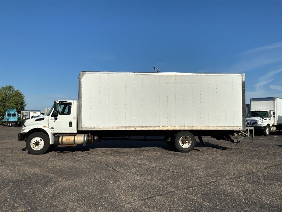 Medium Duty Box Truck-Light and Medium Duty Trucks-International-2019-4300-Brooklyn Park-MN-296,800\n\t\tmiles-$ 36,500 - Image 4