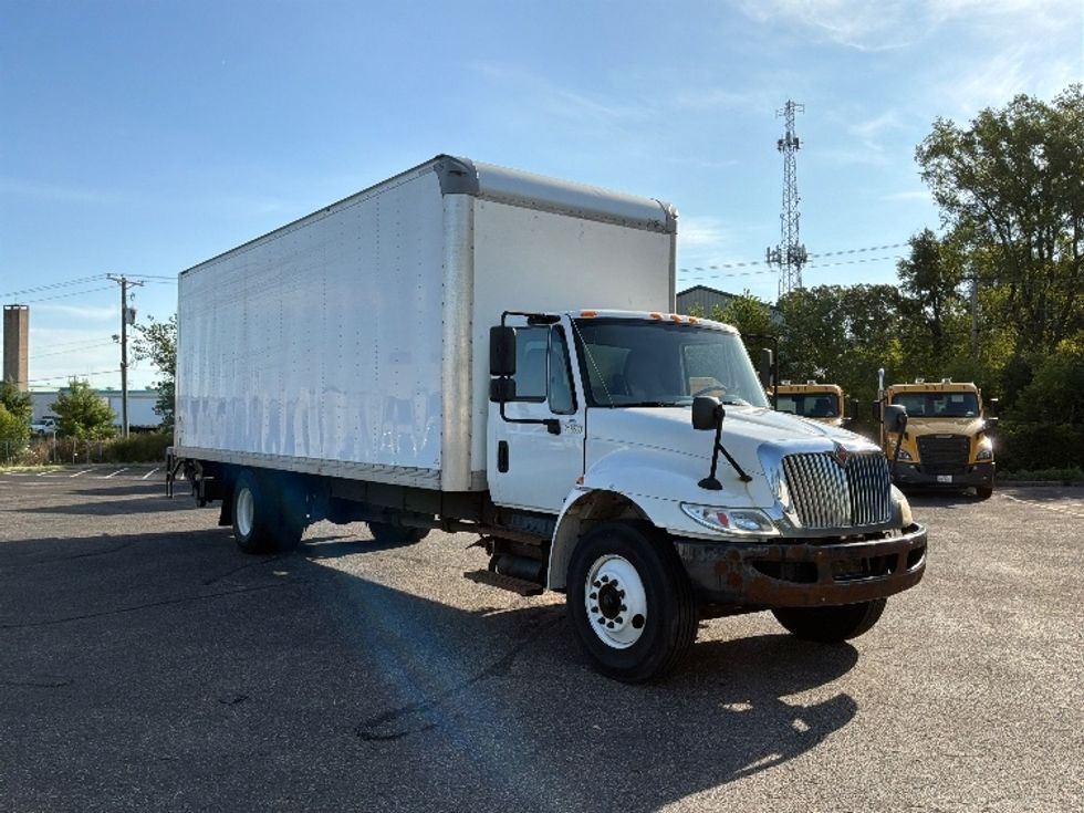 Medium Duty Box Truck-Light and Medium Duty Trucks-International-2019-4300-Brooklyn Park-MN-296,800\n\t\tmiles-$ 36,500 - Image 1