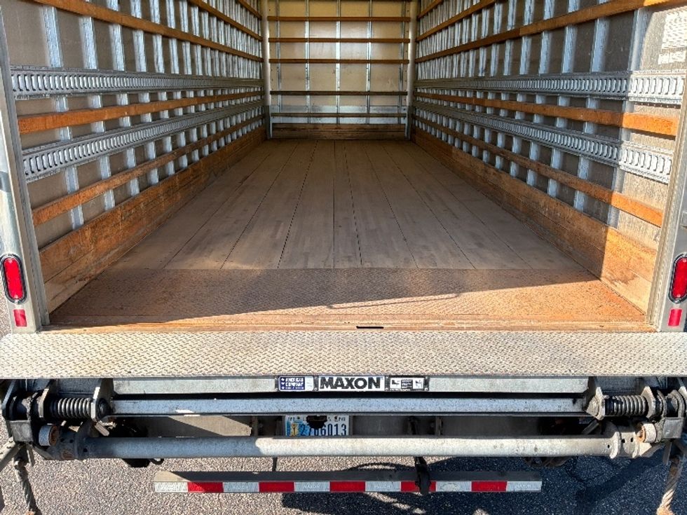 Medium Duty Box Truck-Light and Medium Duty Trucks-International-2019-4300-Brooklyn Park-MN-296,800\n\t\tmiles-$ 36,500 - Image 10