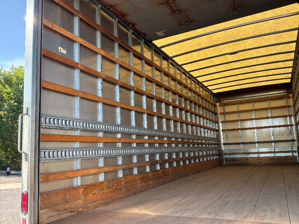 Medium Duty Box Truck-Light and Medium Duty Trucks-International-2019-4300-Brooklyn Park-MN-296,800\n\t\tmiles-$ 36,500 - Image 11