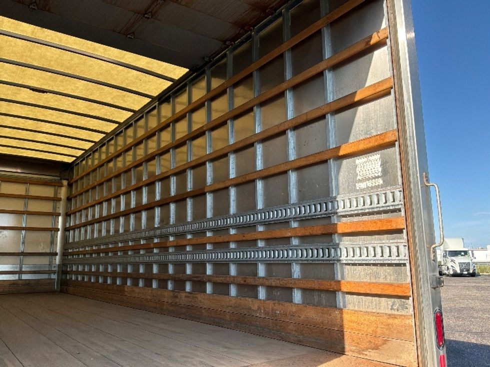 Medium Duty Box Truck-Light and Medium Duty Trucks-International-2019-4300-Brooklyn Park-MN-296,800\n\t\tmiles-$ 36,500 - Image 12