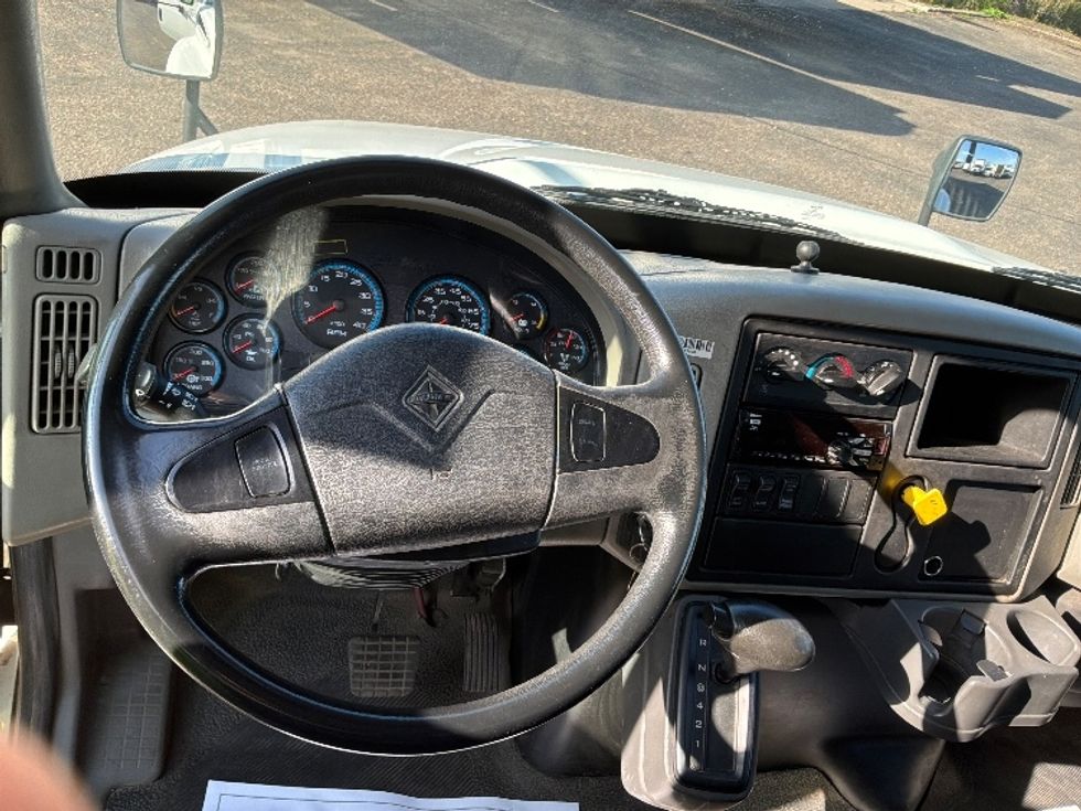 Medium Duty Box Truck-Light and Medium Duty Trucks-International-2019-4300-Brooklyn Park-MN-296,800\n\t\tmiles-$ 36,500 - Image 18