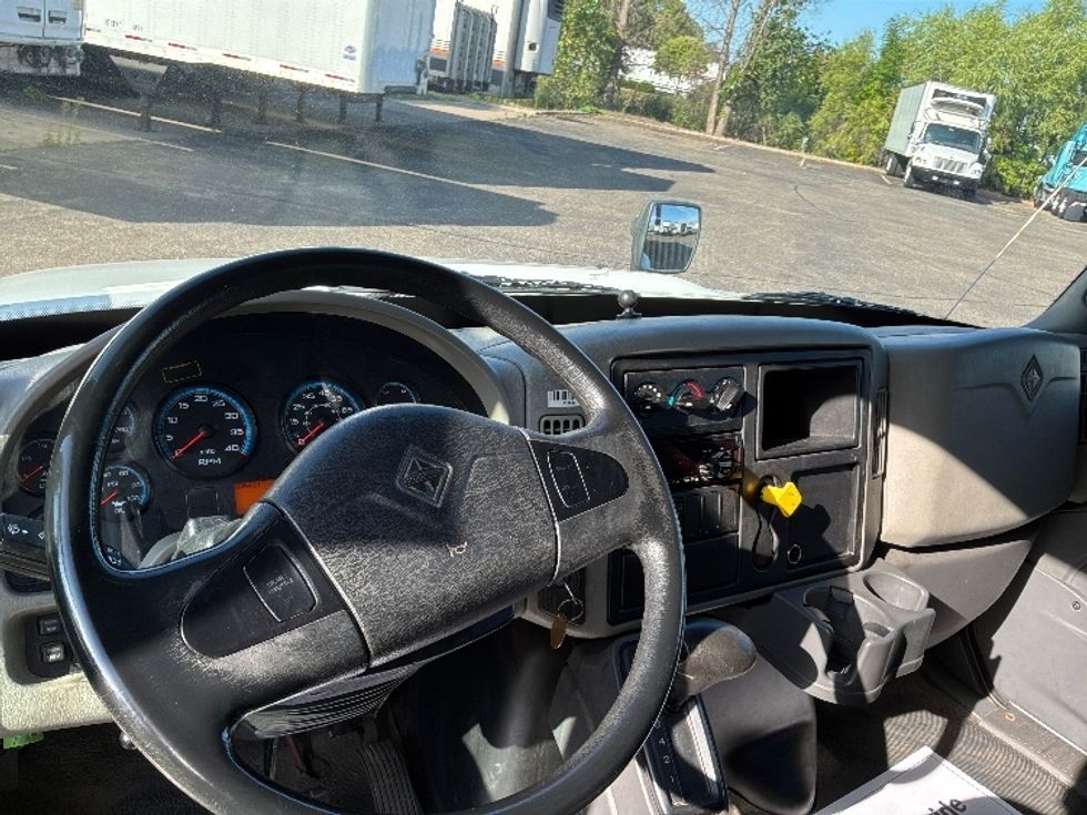 Medium Duty Box Truck-Light and Medium Duty Trucks-International-2019-4300-Brooklyn Park-MN-296,800\n\t\tmiles-$ 36,500 - Image 17