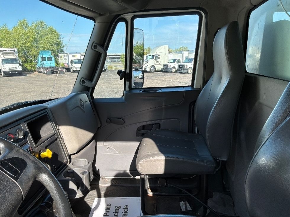 Medium Duty Box Truck-Light and Medium Duty Trucks-International-2019-4300-Brooklyn Park-MN-296,800\n\t\tmiles-$ 36,500 - Image 19