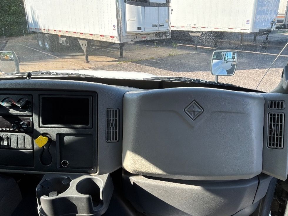 Medium Duty Box Truck-Light and Medium Duty Trucks-International-2019-4300-Brooklyn Park-MN-296,800\n\t\tmiles-$ 36,500 - Image 21