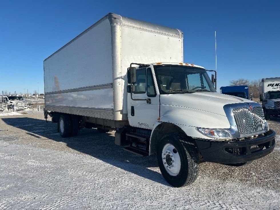 Medium Duty Box Truck-Light and Medium Duty Trucks-International-2019-4300-Brooklyn Park-MN-318,142\n\t\tmiles-$ 21,500 - Image 1