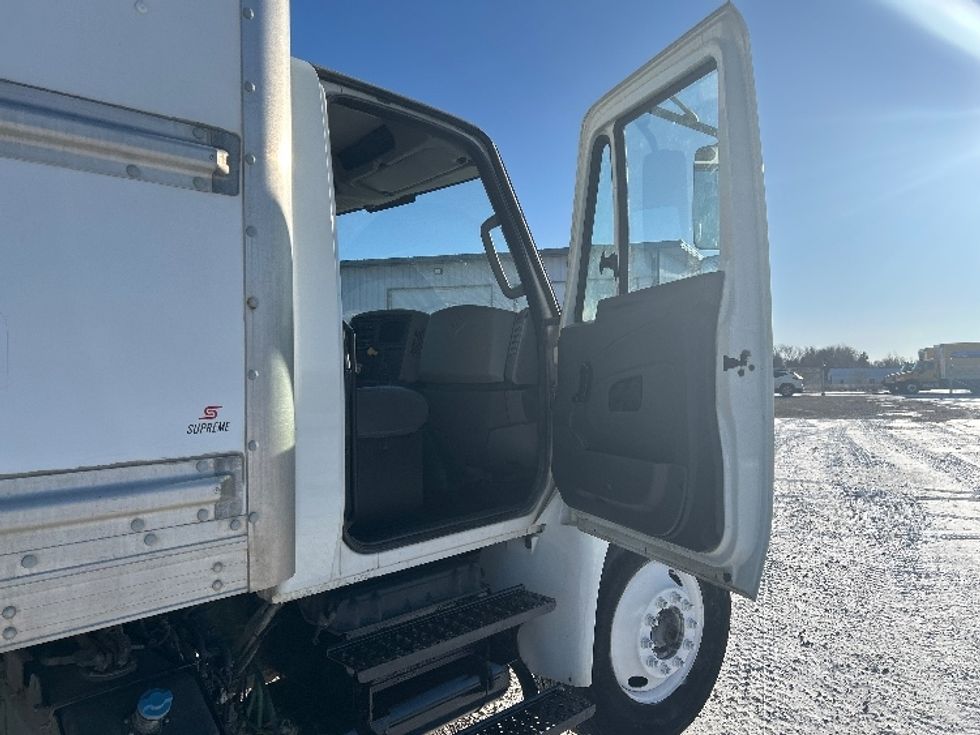 Medium Duty Box Truck-Light and Medium Duty Trucks-International-2019-4300-Brooklyn Park-MN-318,142\n\t\tmiles-$ 21,500 - Image 20