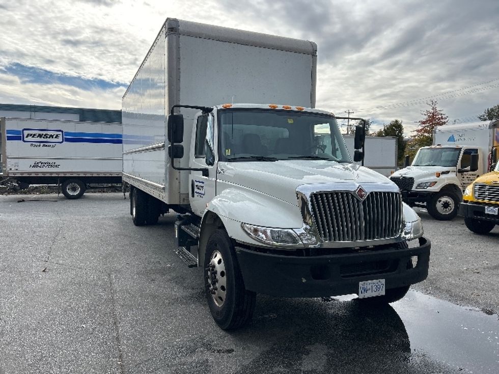 Medium Duty Box Truck-Light and Medium Duty Trucks-International-2019-4300-Burnaby-BC-150,181\n\t\tkm-$ 69,500 - Image 1