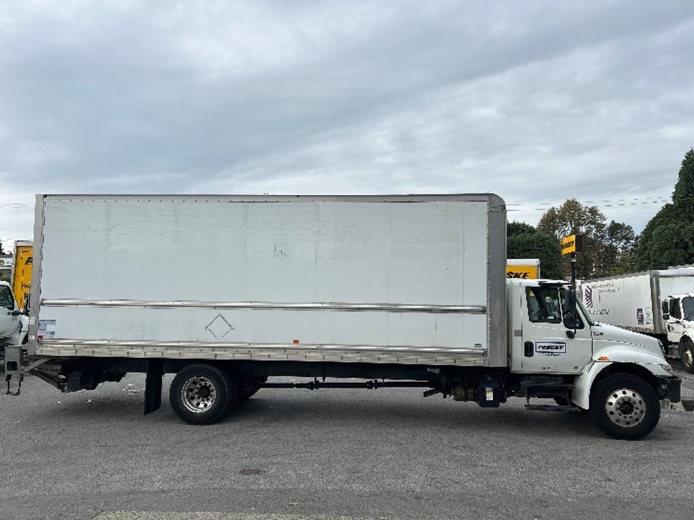 Medium Duty Box Truck-Light and Medium Duty Trucks-International-2019-4300-Burnaby-BC-150,181\n\t\tkm-$ 69,500 - Image 14