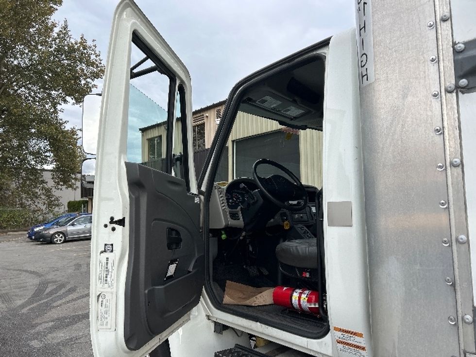 Medium Duty Box Truck-Light and Medium Duty Trucks-International-2019-4300-Burnaby-BC-150,181\n\t\tkm-$ 69,500 - Image 15