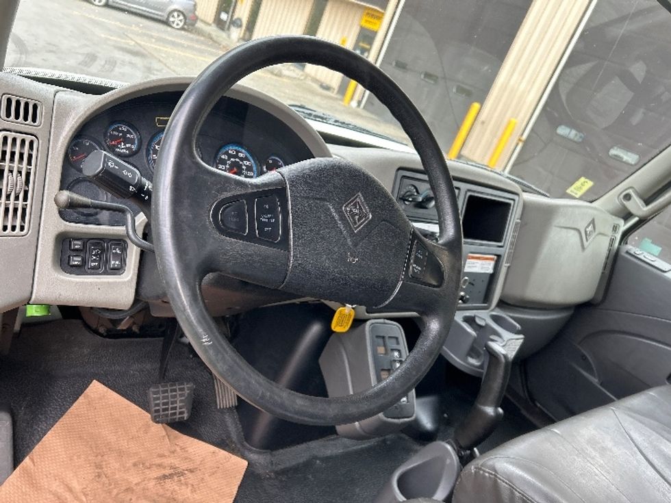 Medium Duty Box Truck-Light and Medium Duty Trucks-International-2019-4300-Burnaby-BC-150,181\n\t\tkm-$ 69,500 - Image 16