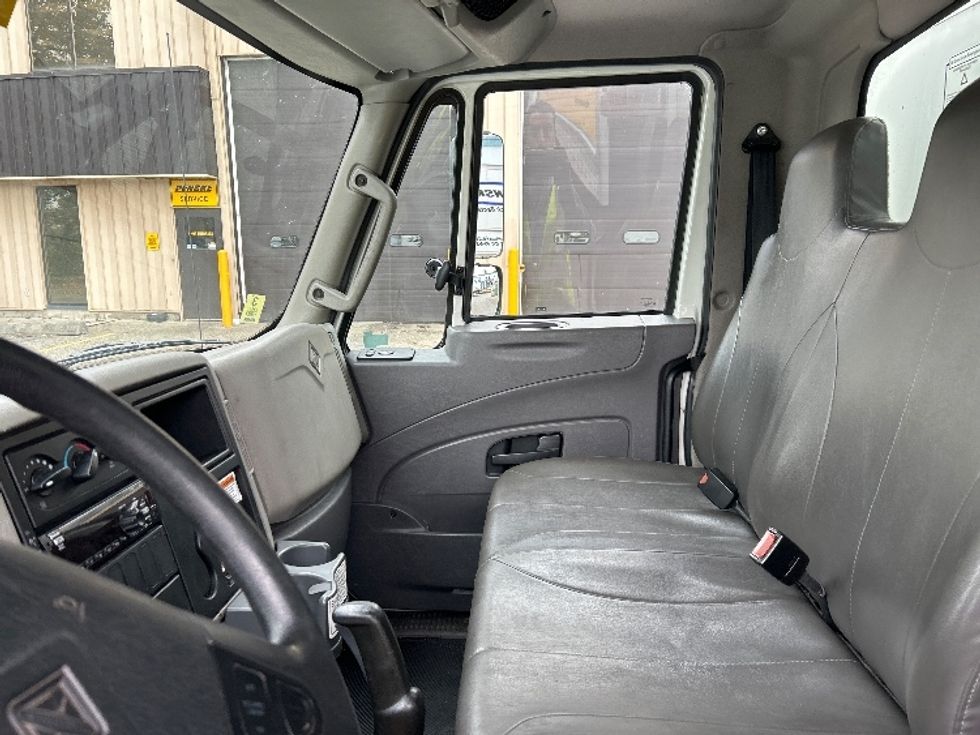 Medium Duty Box Truck-Light and Medium Duty Trucks-International-2019-4300-Burnaby-BC-150,181\n\t\tkm-$ 69,500 - Image 18