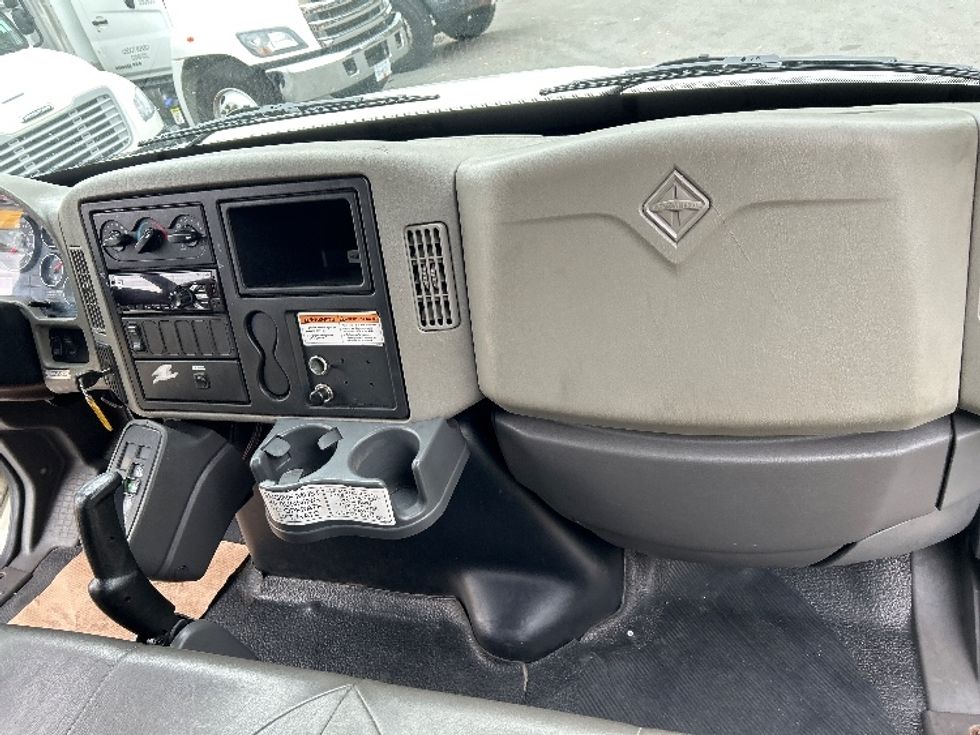 Medium Duty Box Truck-Light and Medium Duty Trucks-International-2019-4300-Burnaby-BC-150,181\n\t\tkm-$ 69,500 - Image 19