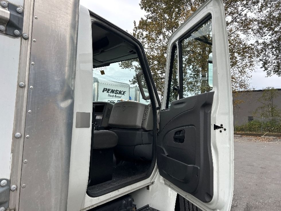 Medium Duty Box Truck-Light and Medium Duty Trucks-International-2019-4300-Burnaby-BC-150,181\n\t\tkm-$ 69,500 - Image 20