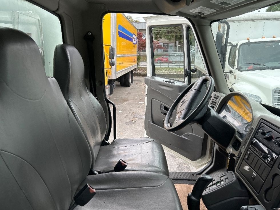 Medium Duty Box Truck-Light and Medium Duty Trucks-International-2019-4300-Burnaby-BC-150,181\n\t\tkm-$ 69,500 - Image 21