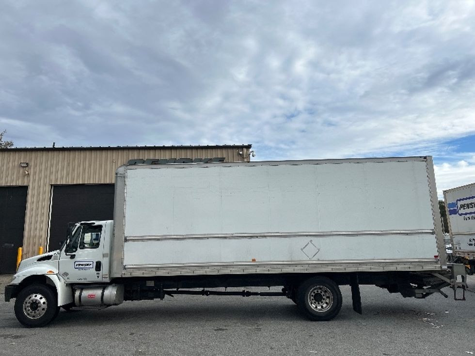 Medium Duty Box Truck-Light and Medium Duty Trucks-International-2019-4300-Burnaby-BC-150,181\n\t\tkm-$ 69,500 - Image 4